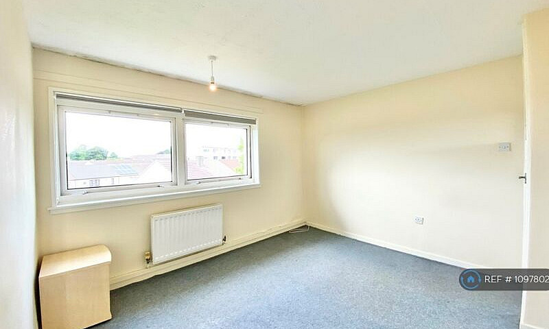 3 Bedroom Flat In Av...