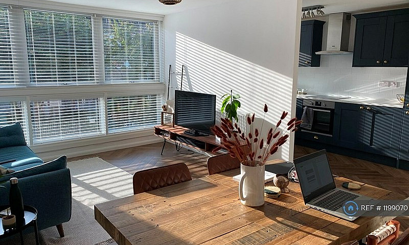 2 Bedroom Flat In Cy...