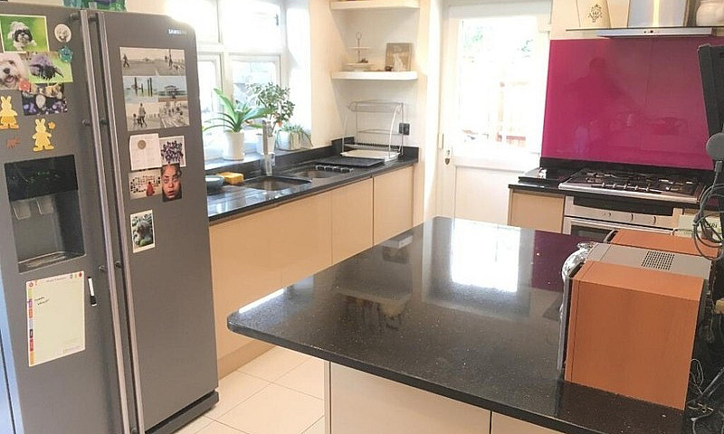 3 Floors House 5 Bed...