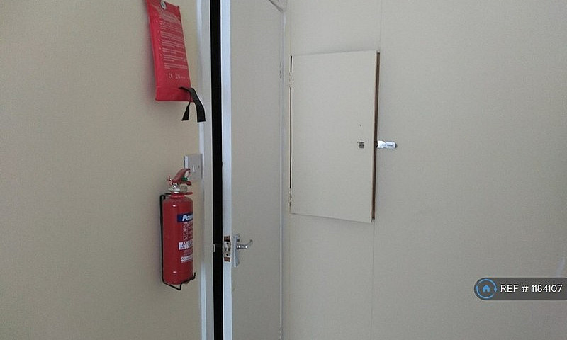 Studio Flat In Pinne...