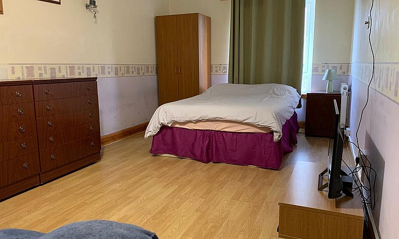 Lovely 3 Bed Hmo Fla...