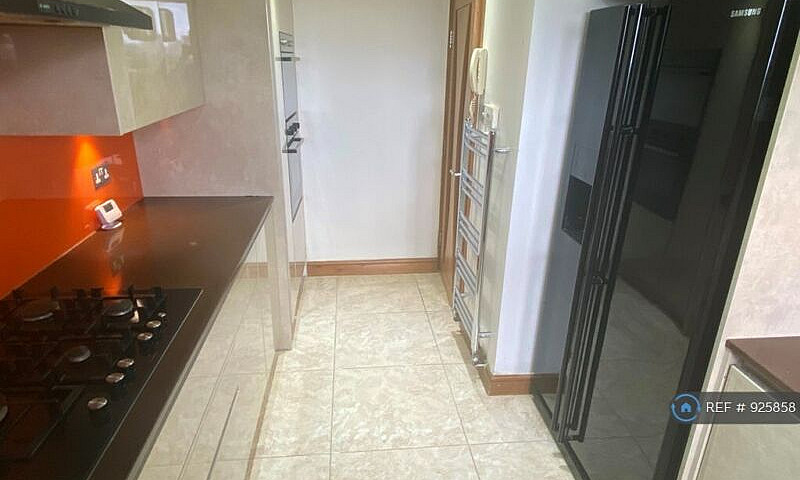 2 Bedroom Flat In Bi...