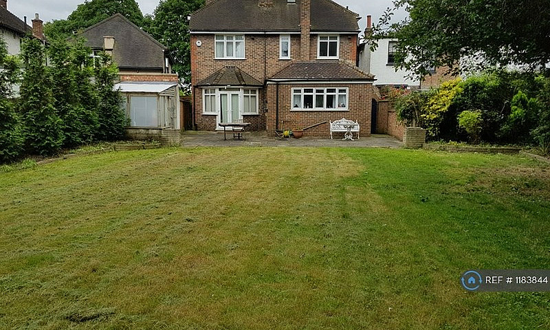 4 Bedroom Flat In Cr...