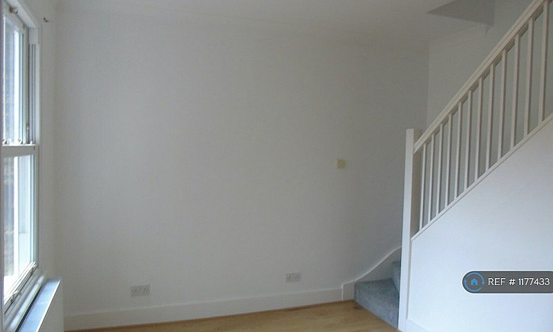 2 Bedroom House In P...