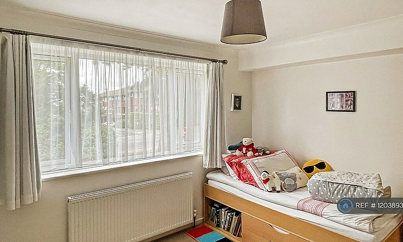 1 Bedroom Flat In Ch...
