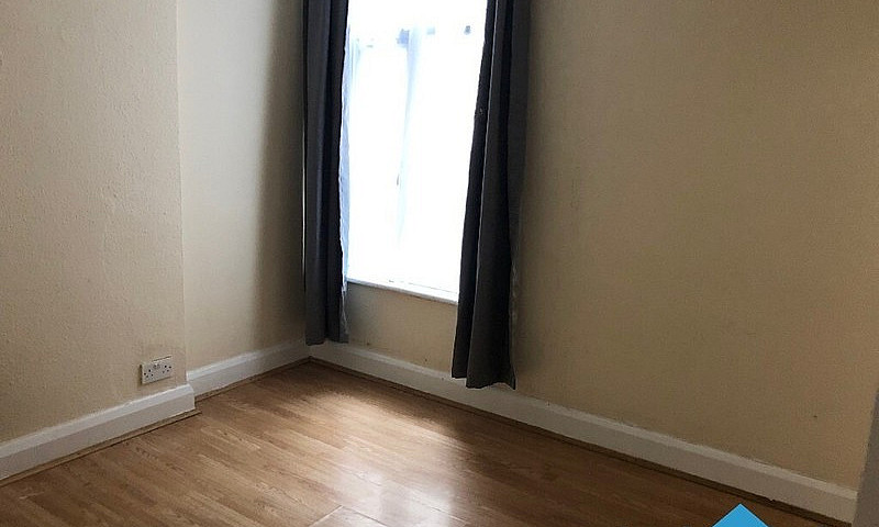 Large 4 Bedroom Hous...