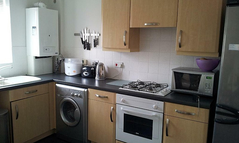 2 Bedroom Flat In Sa...