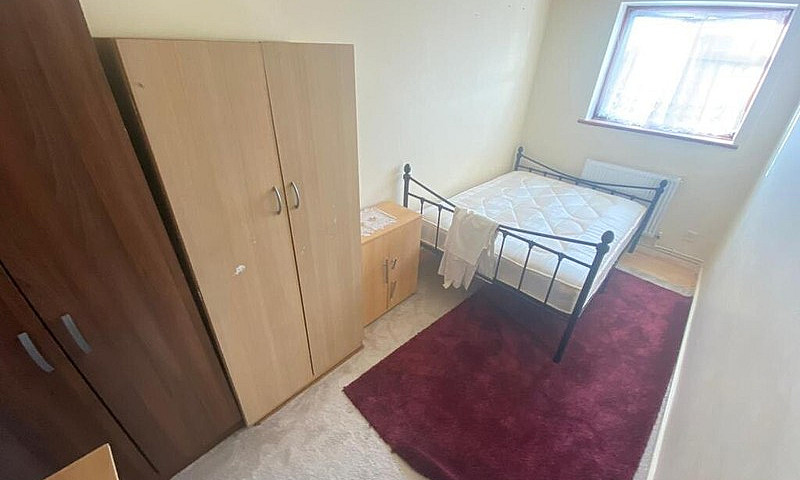 Five Bed With Two Ba...