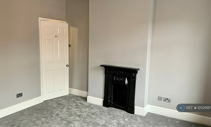 2 Bedroom House In H...