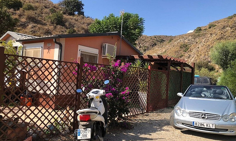 2 Bedroom Roughcast ...