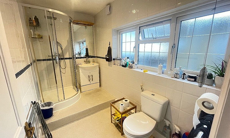 Large One Bedroom Fl...
