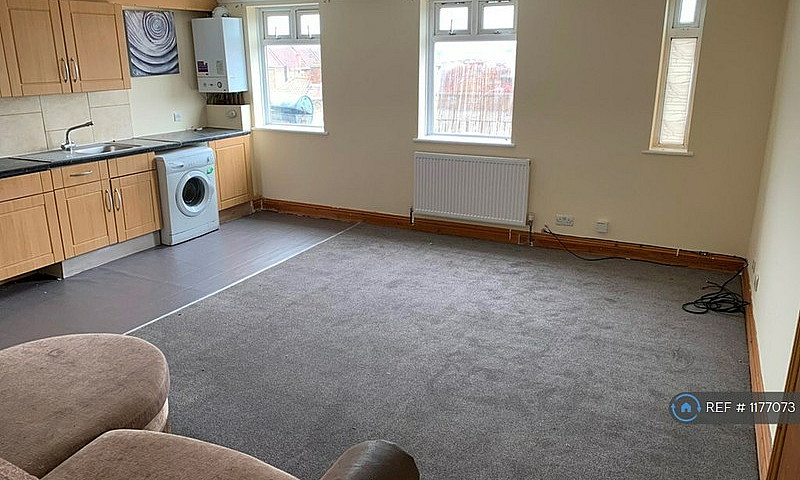 1 Bedroom Flat In Ne...