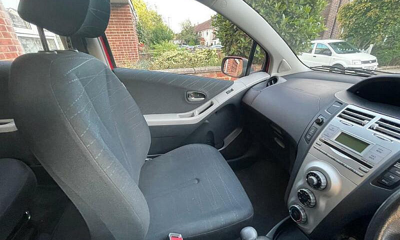 Toyota Yaris ...