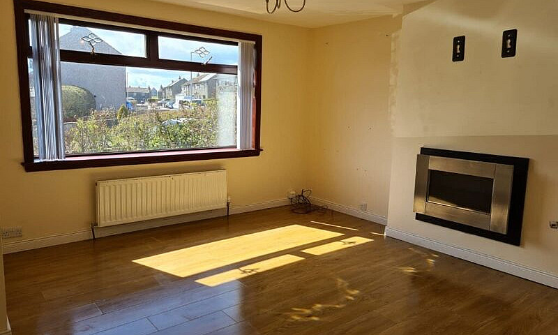 2 Bedroom House In D...