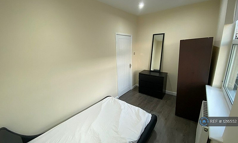 3 Bedroom House In T...