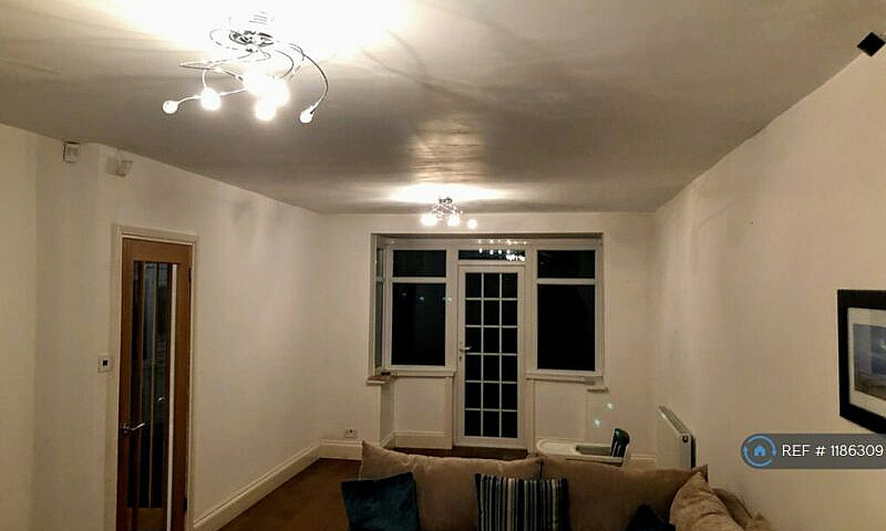 3 Bedroom House In B...