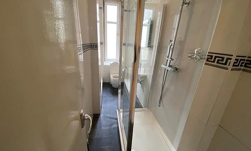 Traditional 1 Bedroo...