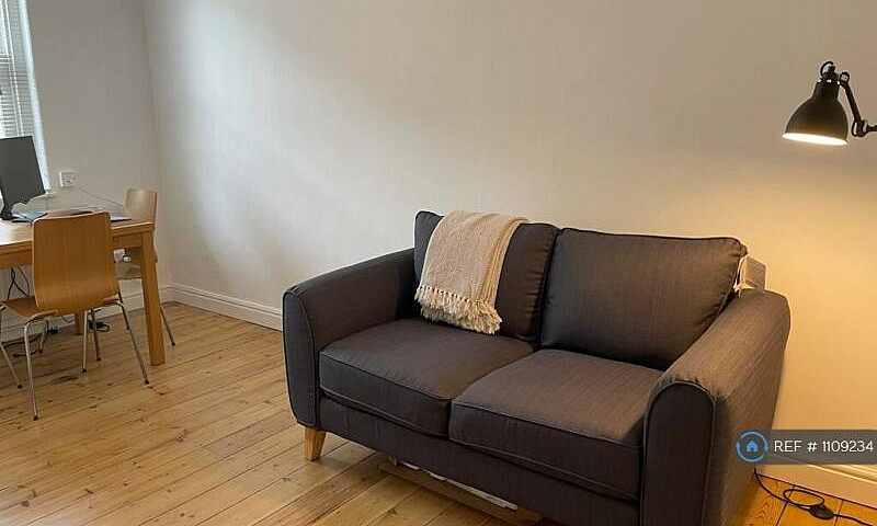 1 Bedroom Flat In Ro...