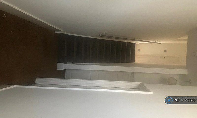 2 Bedroom Flat In Li...