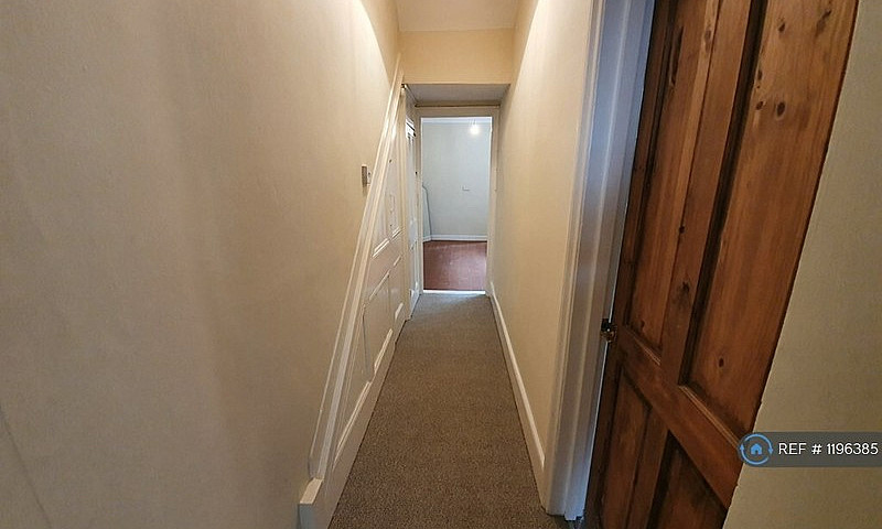 1 Bedroom Flat In Le...