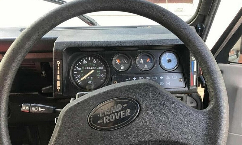 Land Rover Defender ...