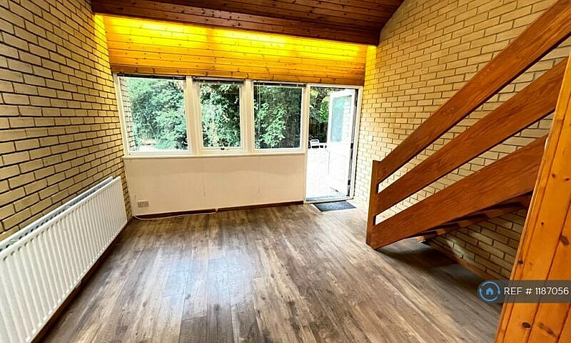 2 Bedroom Flat In Be...