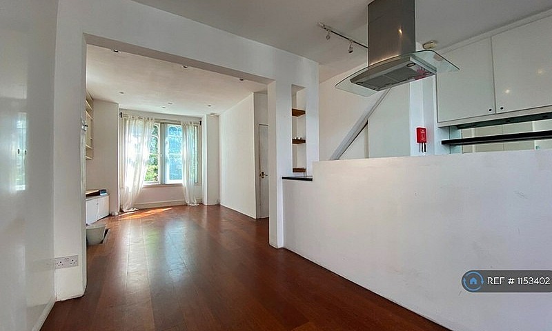 4 Bedroom House In O...