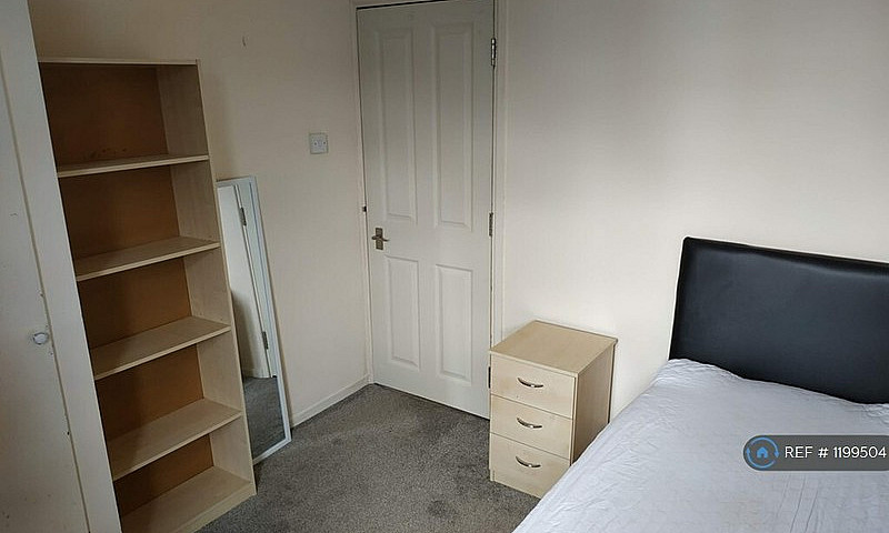4 Bedroom Flat In Cu...
