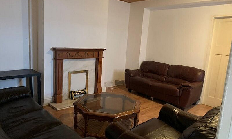 Stunning 4 Bed Prope...