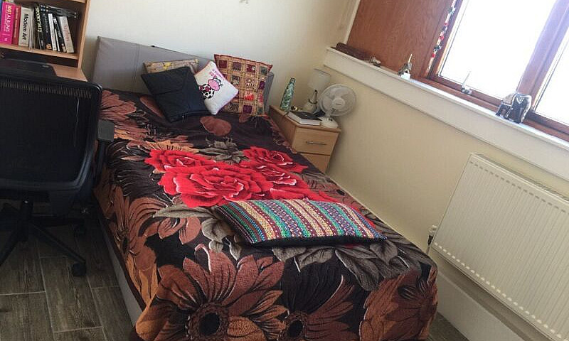 3 Bedroom Maisonette...