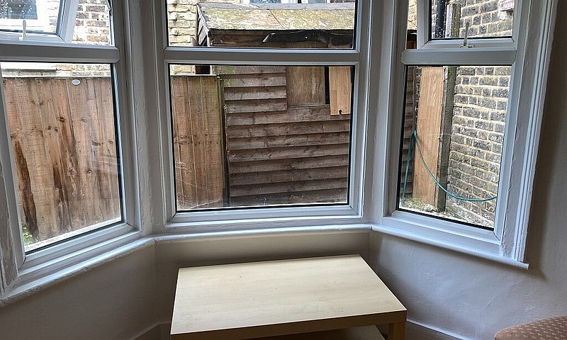 Spacious & Bright St...