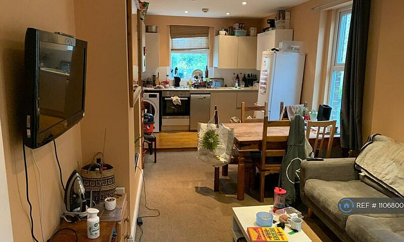 5 Bedroom Flat In So...