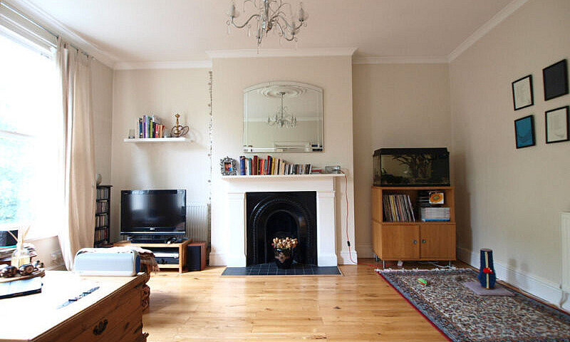 Large Light 1 Bed In...