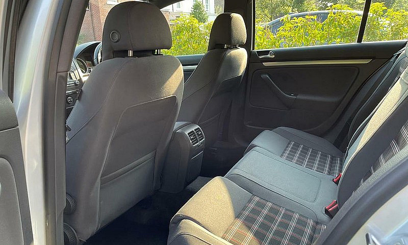2005 Volkswagen Golf...