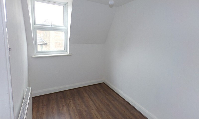 One Bedroom Flat – L...