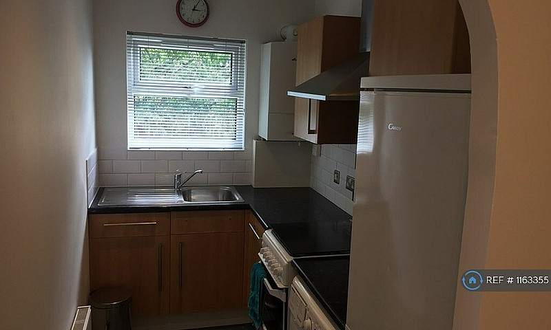 1 Bedroom Flat In Gr...