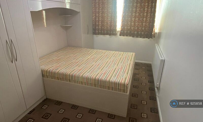 2 Bedroom Flat In Bi...