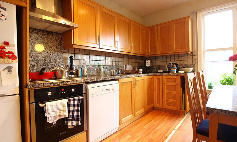 A Large Open Plan 1 ...