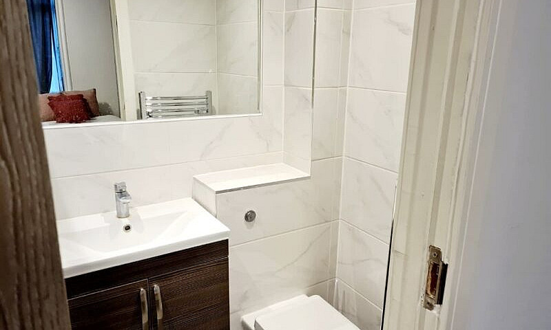 Large Ensuite Room F...