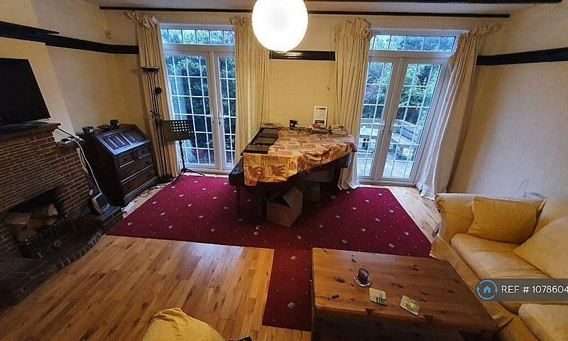 1 Bedroom In Vale La...