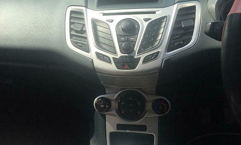 Ford Fiesta Titanium...