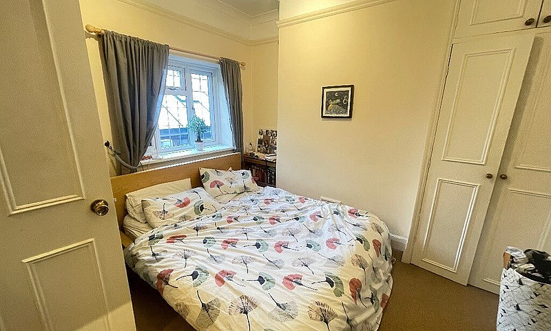 Large One Bedroom Fl...