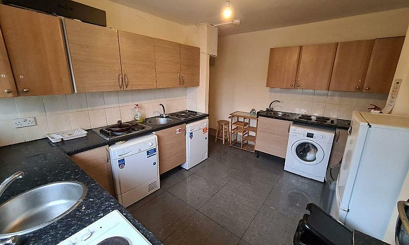 Studio Flat In Rayne...
