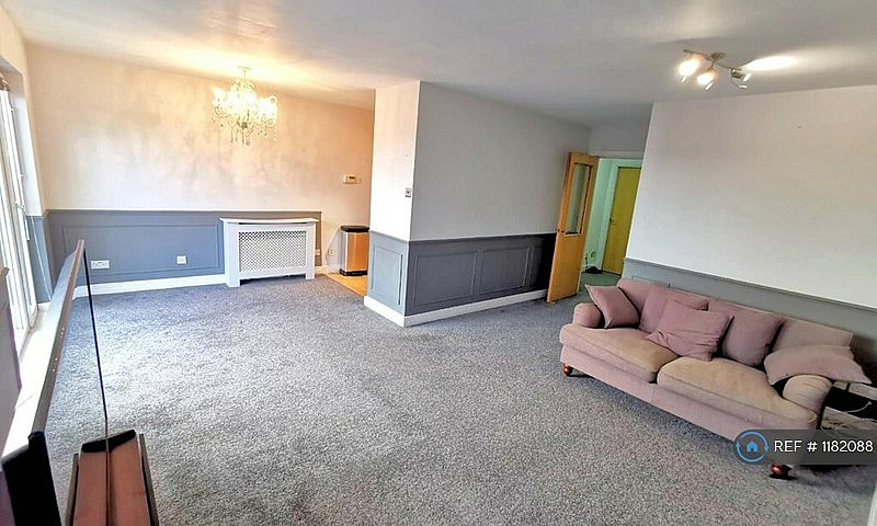 2 Bedroom Flat In Th...