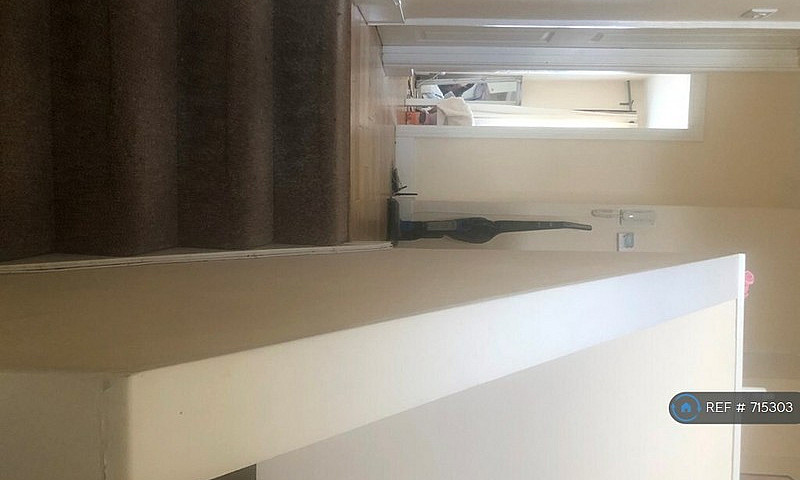 2 Bedroom Flat In Li...