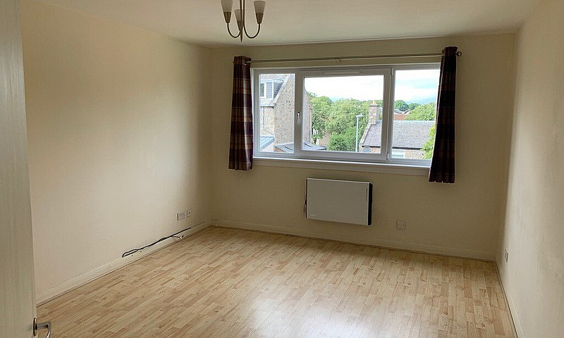 3 Bedroom Flat - Ros...