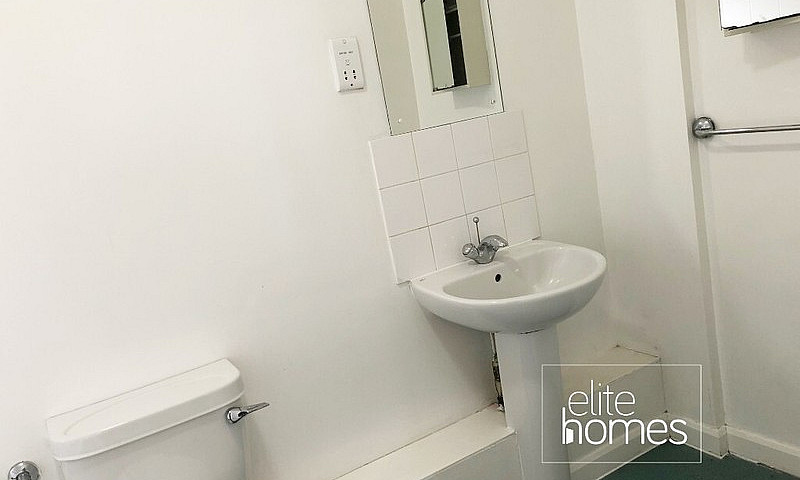Large 1 Bedroom Top ...