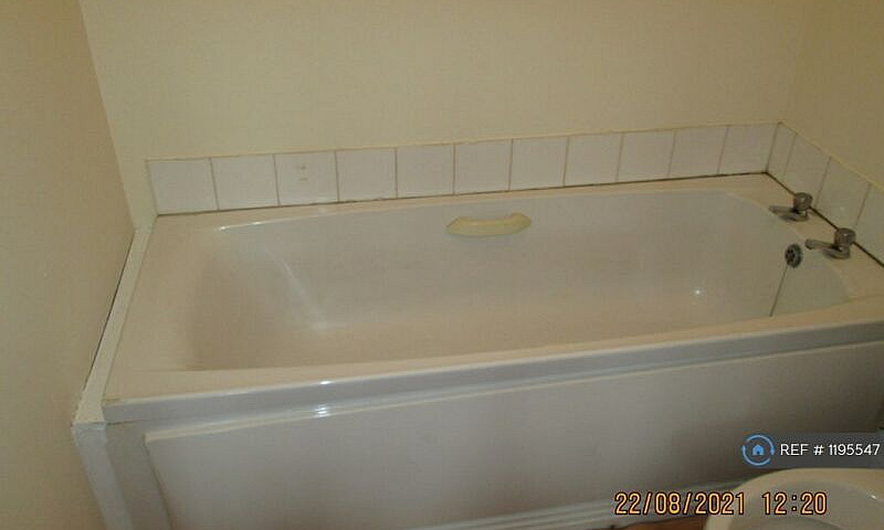Studio Flat In Afton...