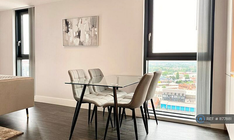 3 Bedroom Flat In Ch...