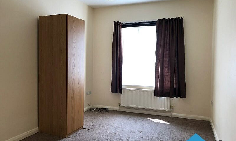 Large 2 Bedroom Spli...